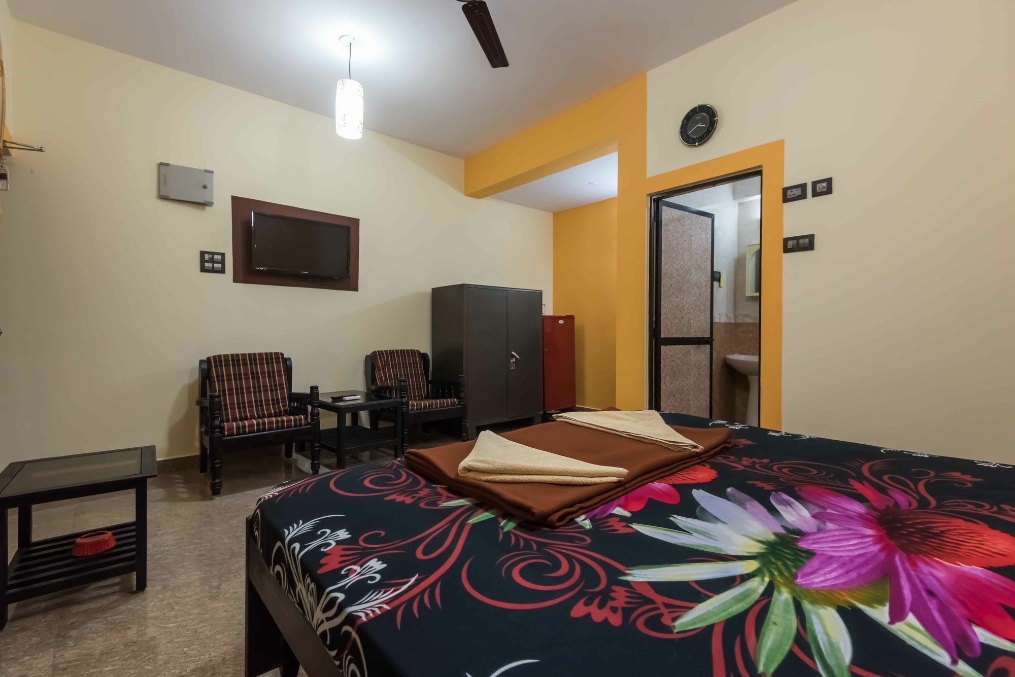 Hotel Oyo Stayout Near Cohiba Club Candolim