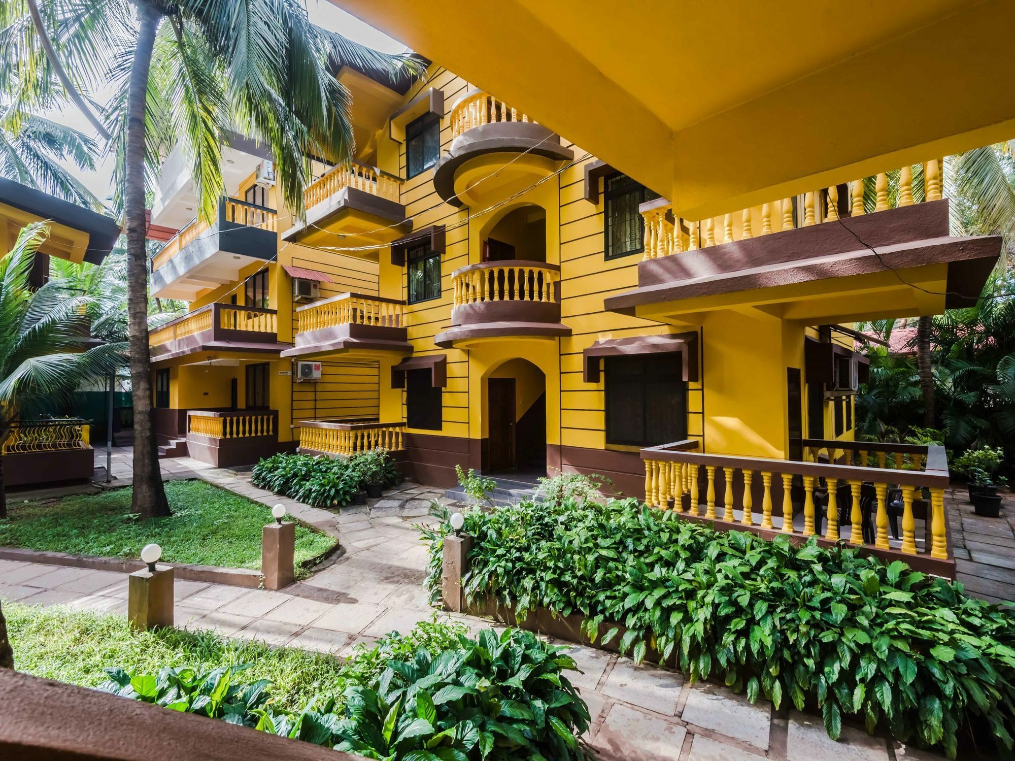 Hotel Oyo Stayout Near Cohiba Club Candolim